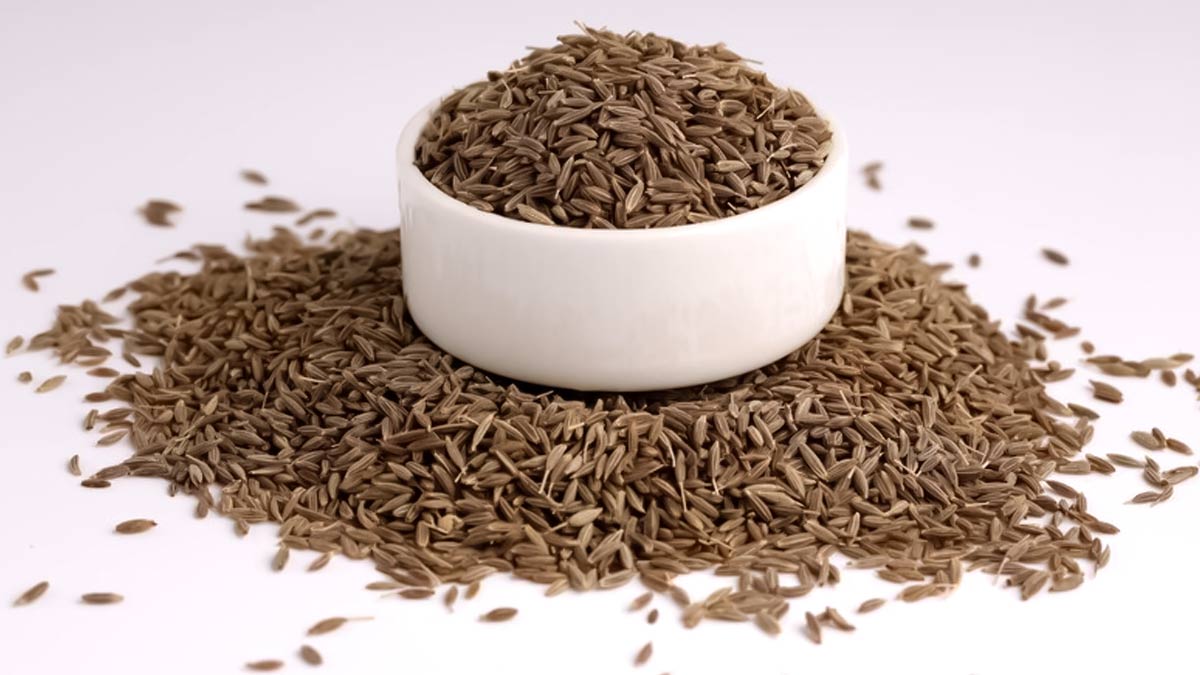 7 Amazing Health Benefits Of Sipping Lukewarm Cumin Water Daily